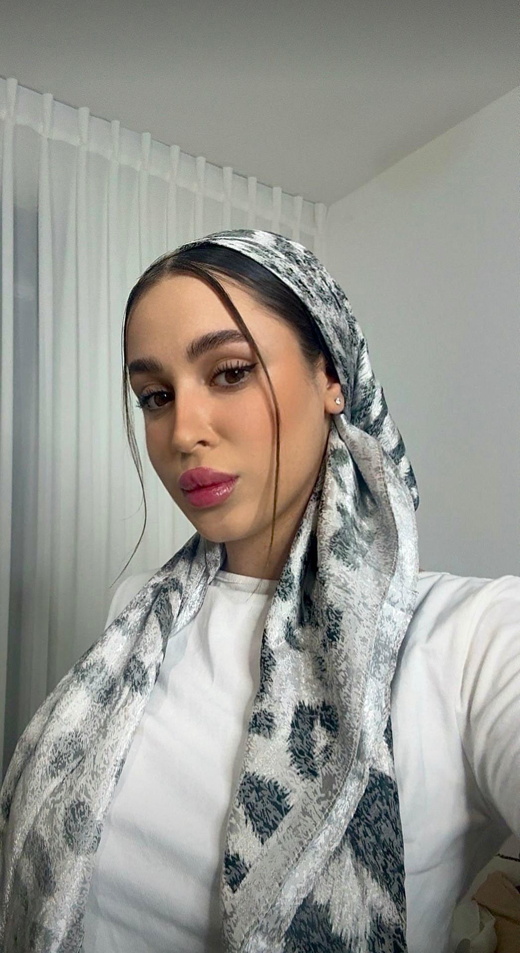 מרובעת פרא | אפור